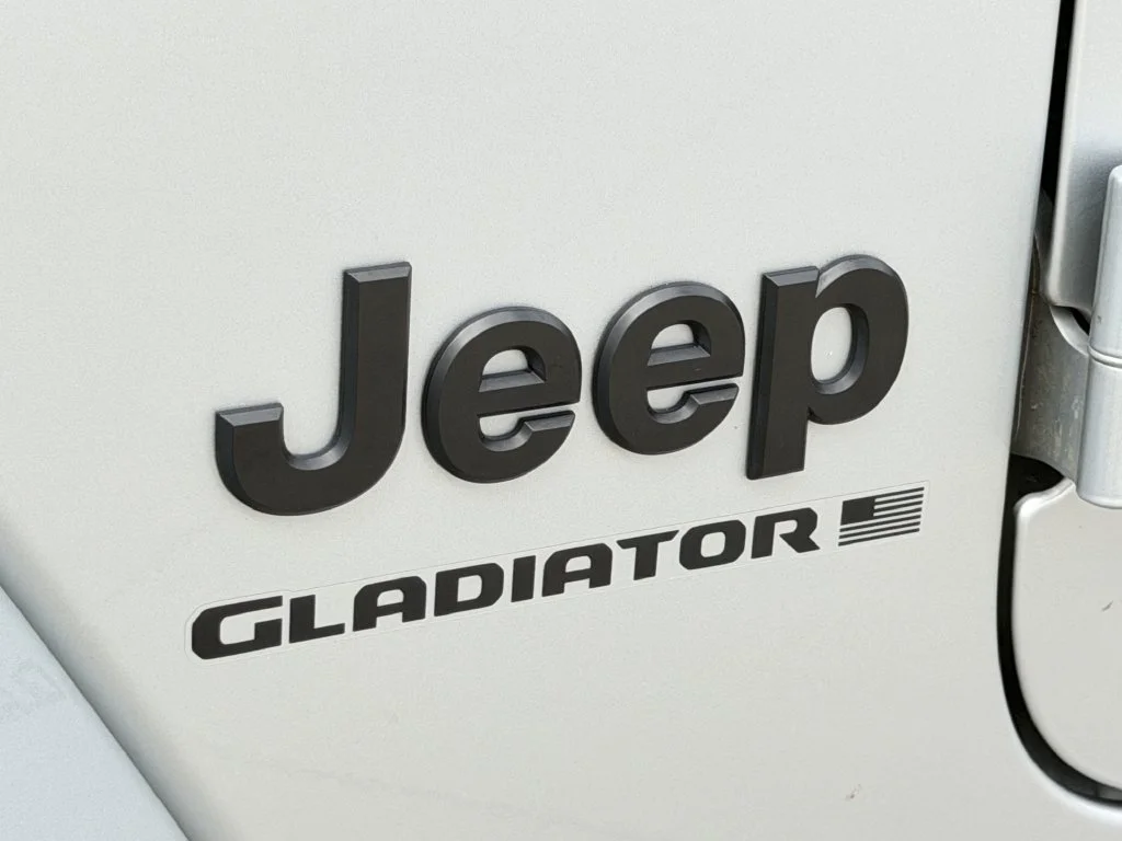 Used 2023 Silver Jeep Sport S image 11
