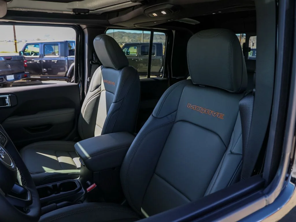 New 2026 Black Clear-Coat Exterior Paint Jeep Mojave image 14