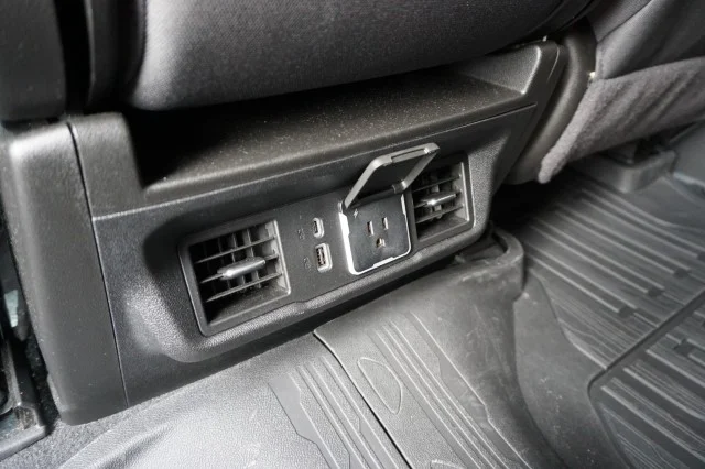 Used 2024  GMC Elevation image 22