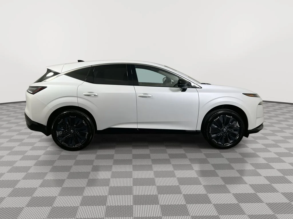 New 2026 White Nissan Platinum image 9