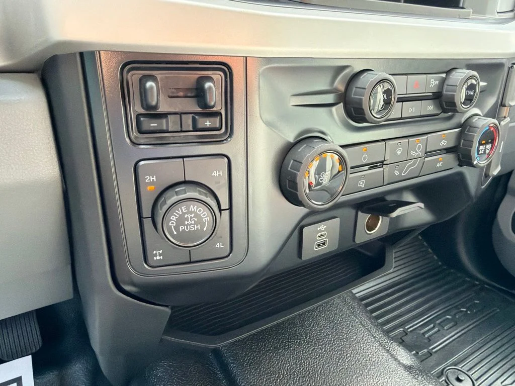 New 2027 Oxford White Ford F-250® XL image 22