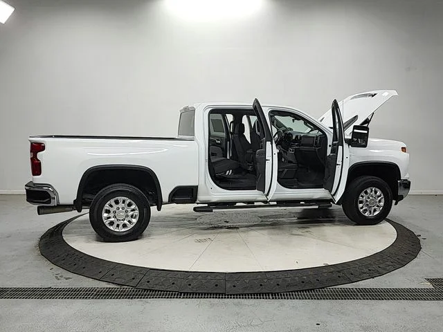Used 2025 White Chevrolet LT image 16