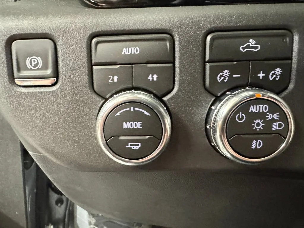 New 2026 Sterling Metallic GMC Elevation image 18