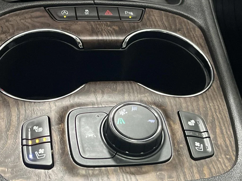 Certified Used 2022 WHITE FROST TRICOAT GMC Denali image 25
