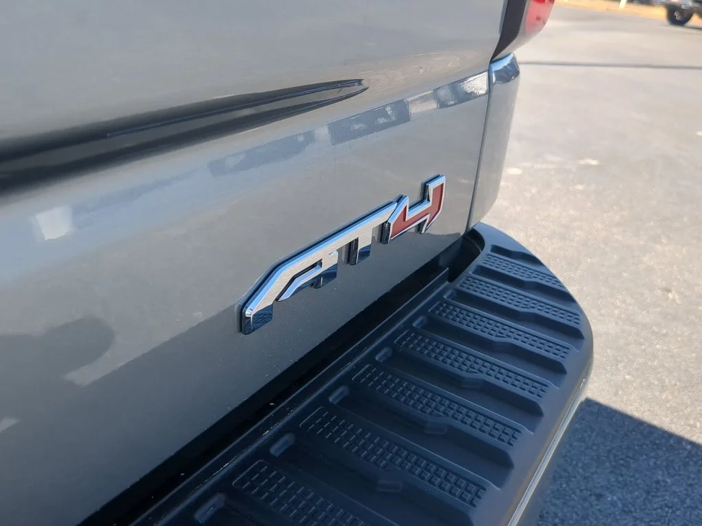 Used 2025 Sterling Metallic GMC AT4 image 31