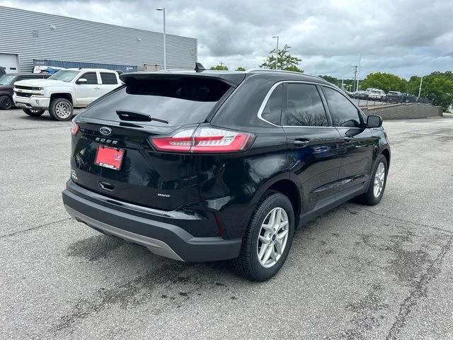 Used 2022 Black Ford SEL image 3