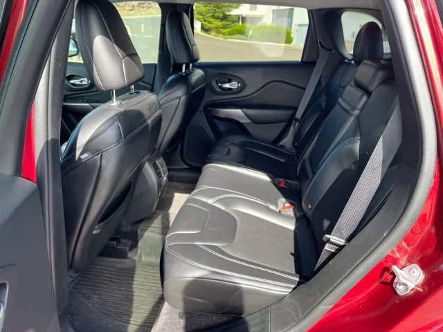 Used 2019 Velvet Red Pearlcoat Jeep Latitude Plus image 15