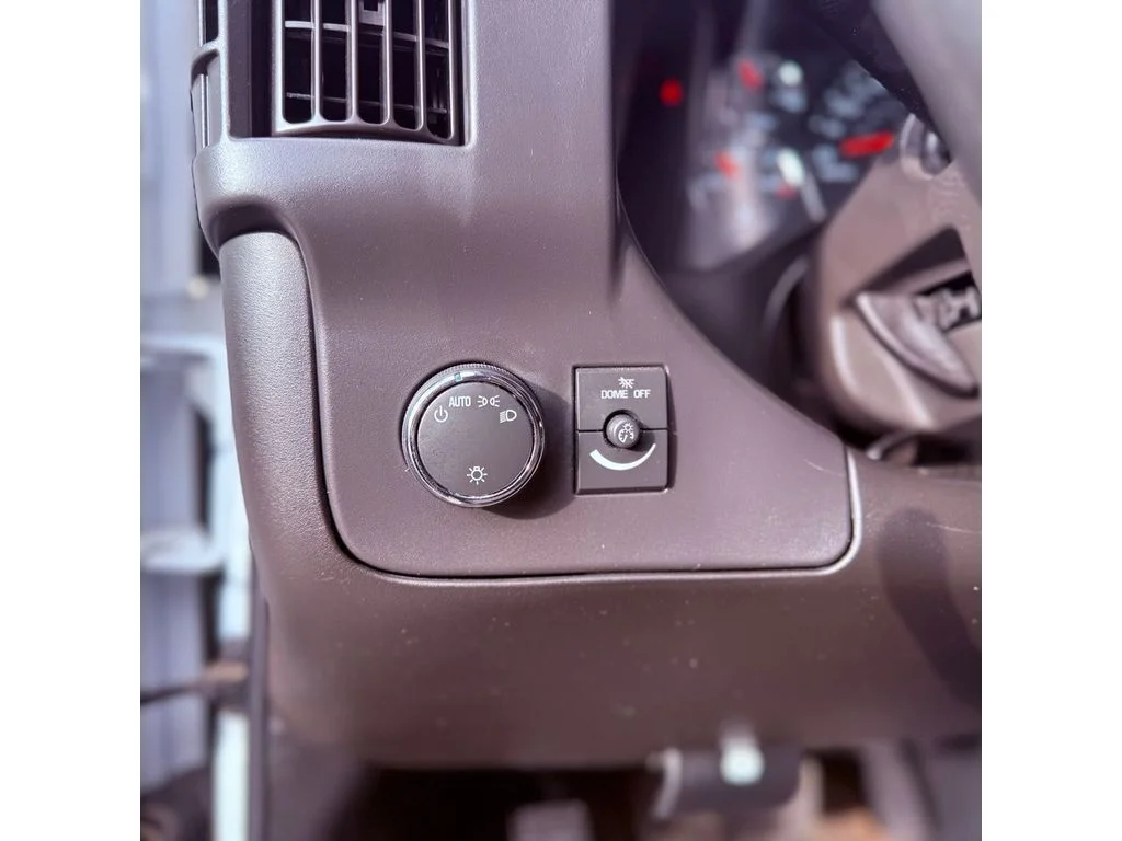 Used 2025 Summit White Chevrolet LT image 17