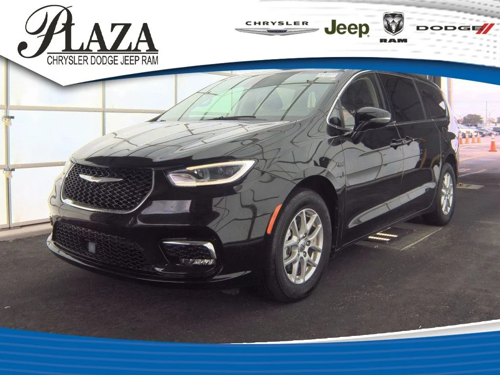 2024 Chrysler Pacifica Touring L's photo