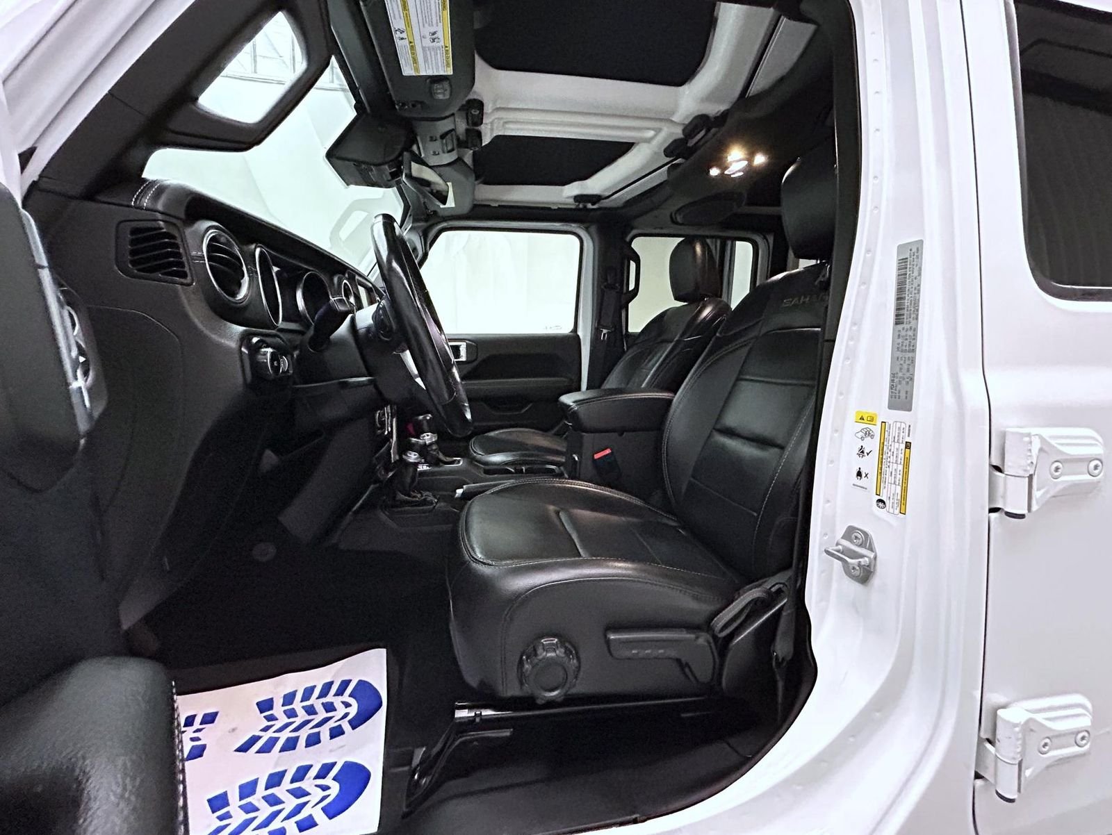 Used 2019 White Jeep Unlimited Sahara image 10