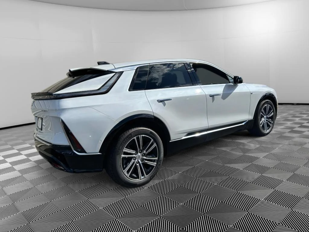 2025 Cadillac LYRIQ Luxury 2 - Photo 3