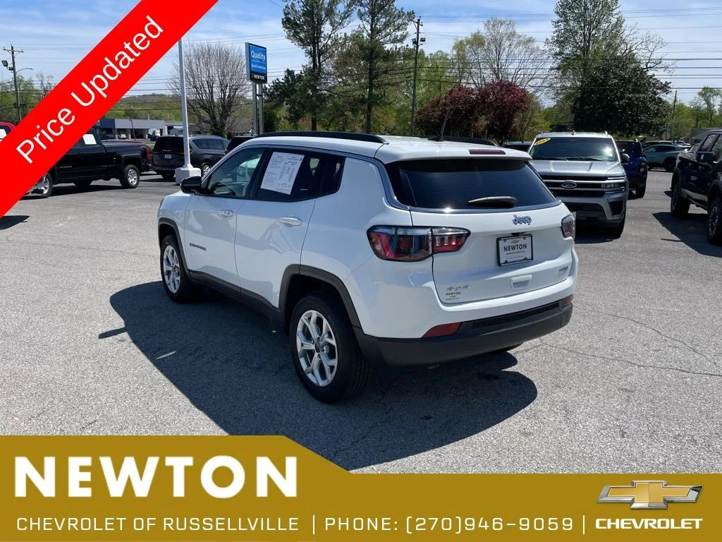 Used 2025 Bright White Clearcoat Jeep Latitude image 46