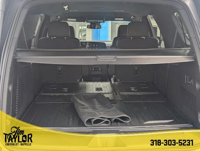 2026 Chevrolet Suburban LT - Photo 11