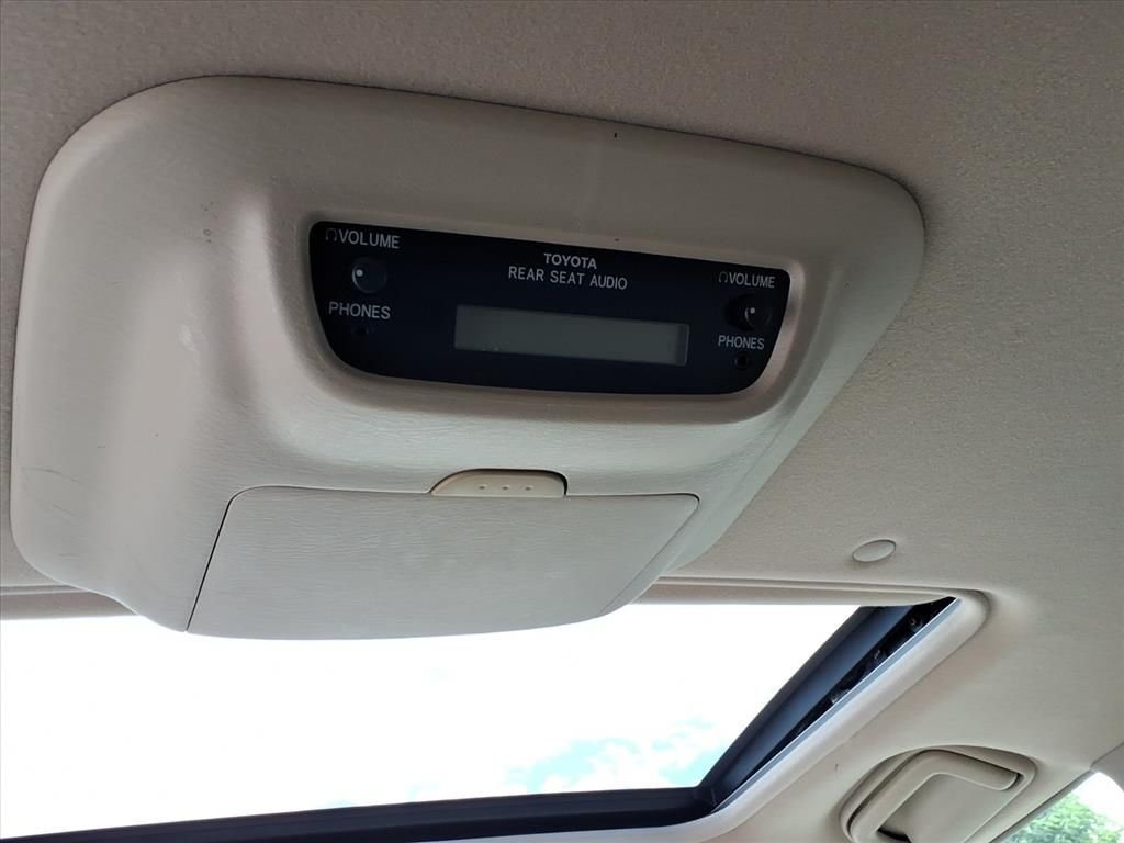 Used 2004 Green Toyota XLE image 16