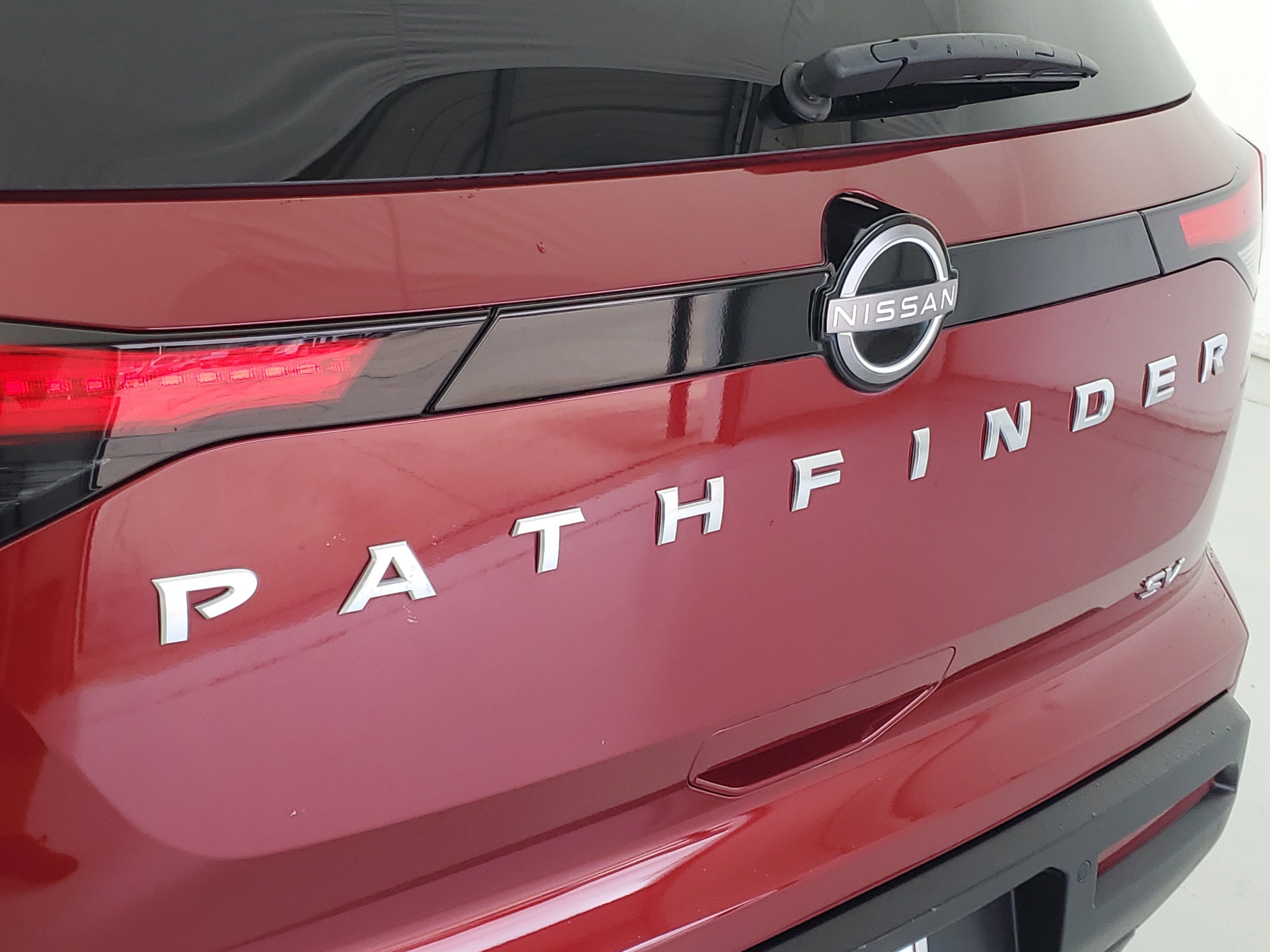 Used 2022 Scarlet Ember Tintcoat Nissan SV image 8