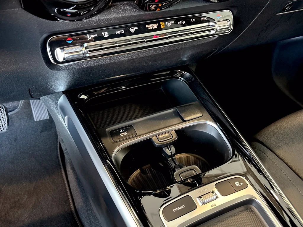 New 2026 White Mercedes-Benz GLB 250 image 23