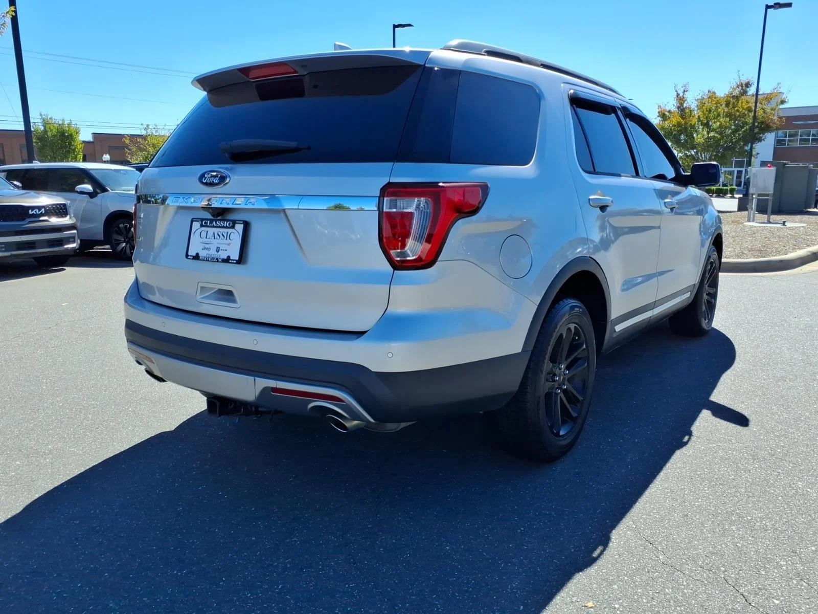 Used 2017 Ingot Silver Ford XLT image 2