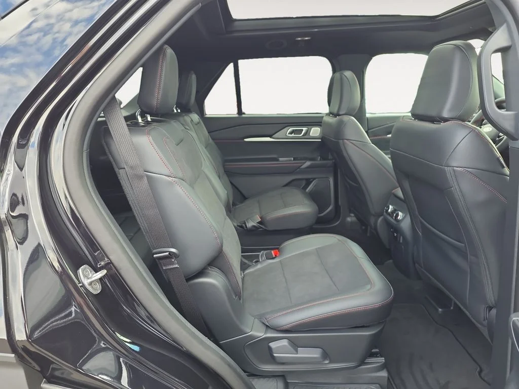 New 2026 AGATE BLACK METALLIC Ford ST image 13