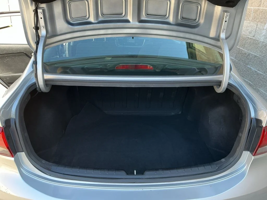 Used 2018 Silver Kia LX image 21