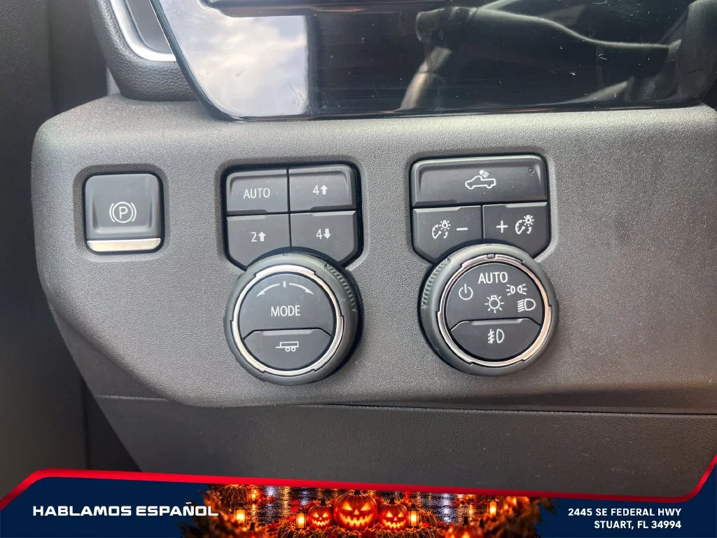 Used 2023 BLACK Chevrolet RST image 18