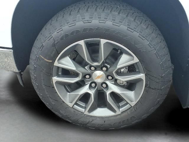 New 2026 Summit White Chevrolet LT image 15