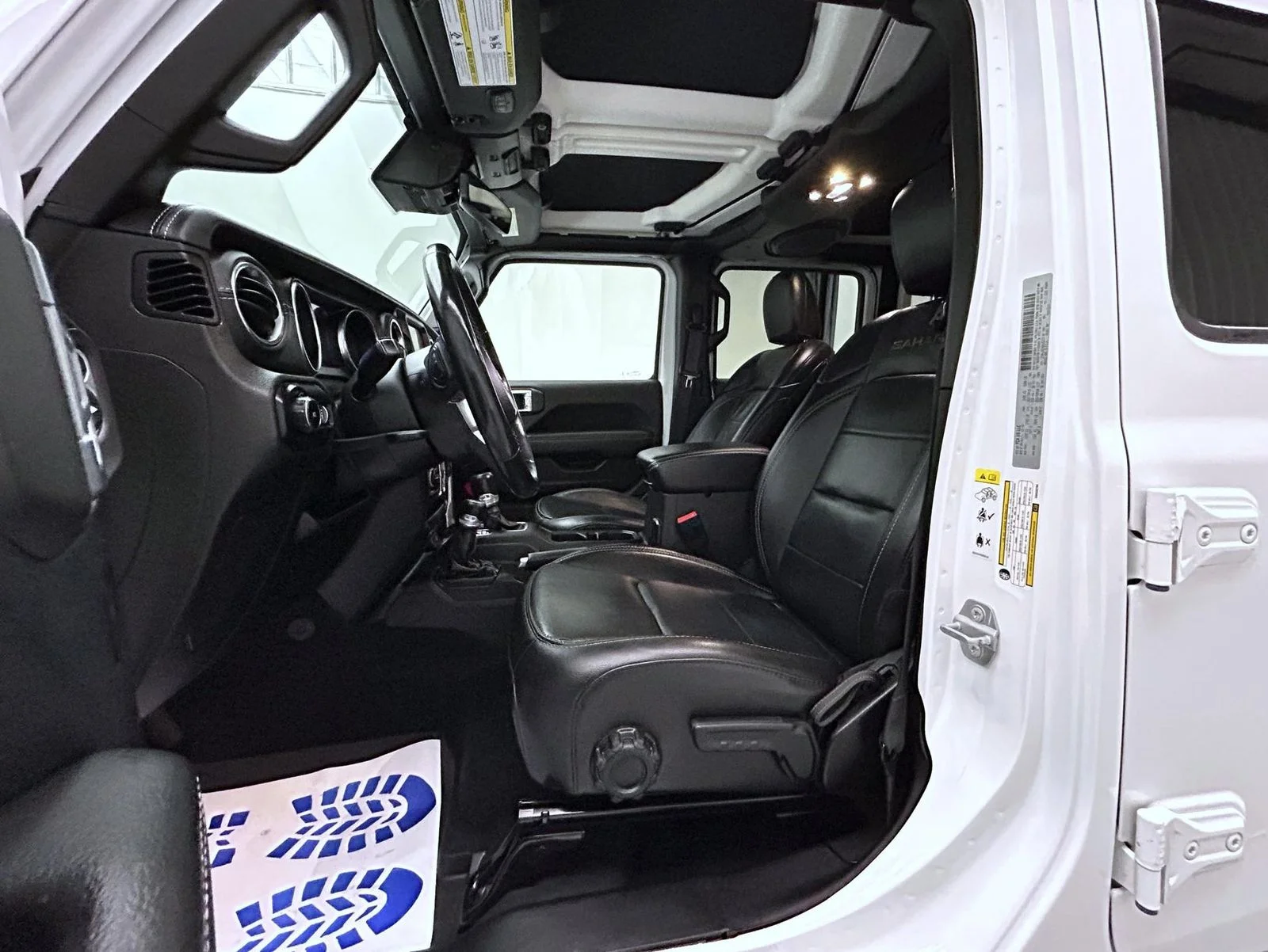 Used 2019 White Jeep Unlimited Sahara image 10