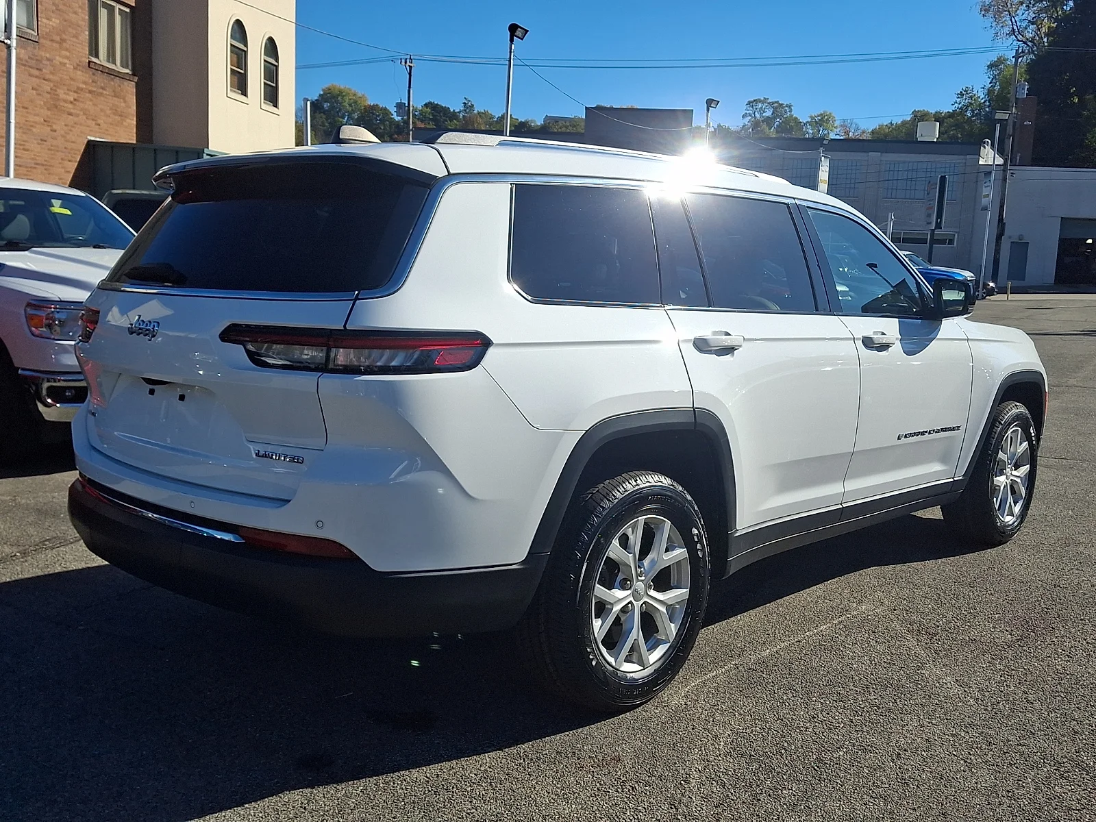 Used 2023 White Jeep Limited image 11