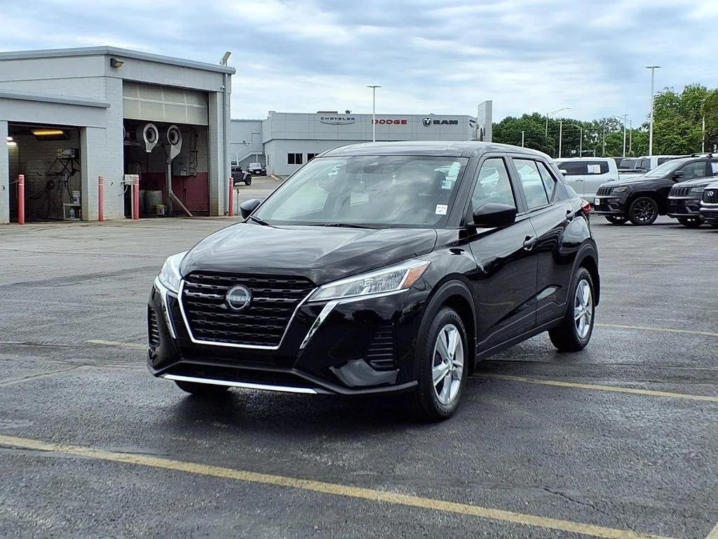 Used 2025 Nissan KICKS PLAY Base with VIN 3N1CP5BV0SL495954 for sale in Kansas City