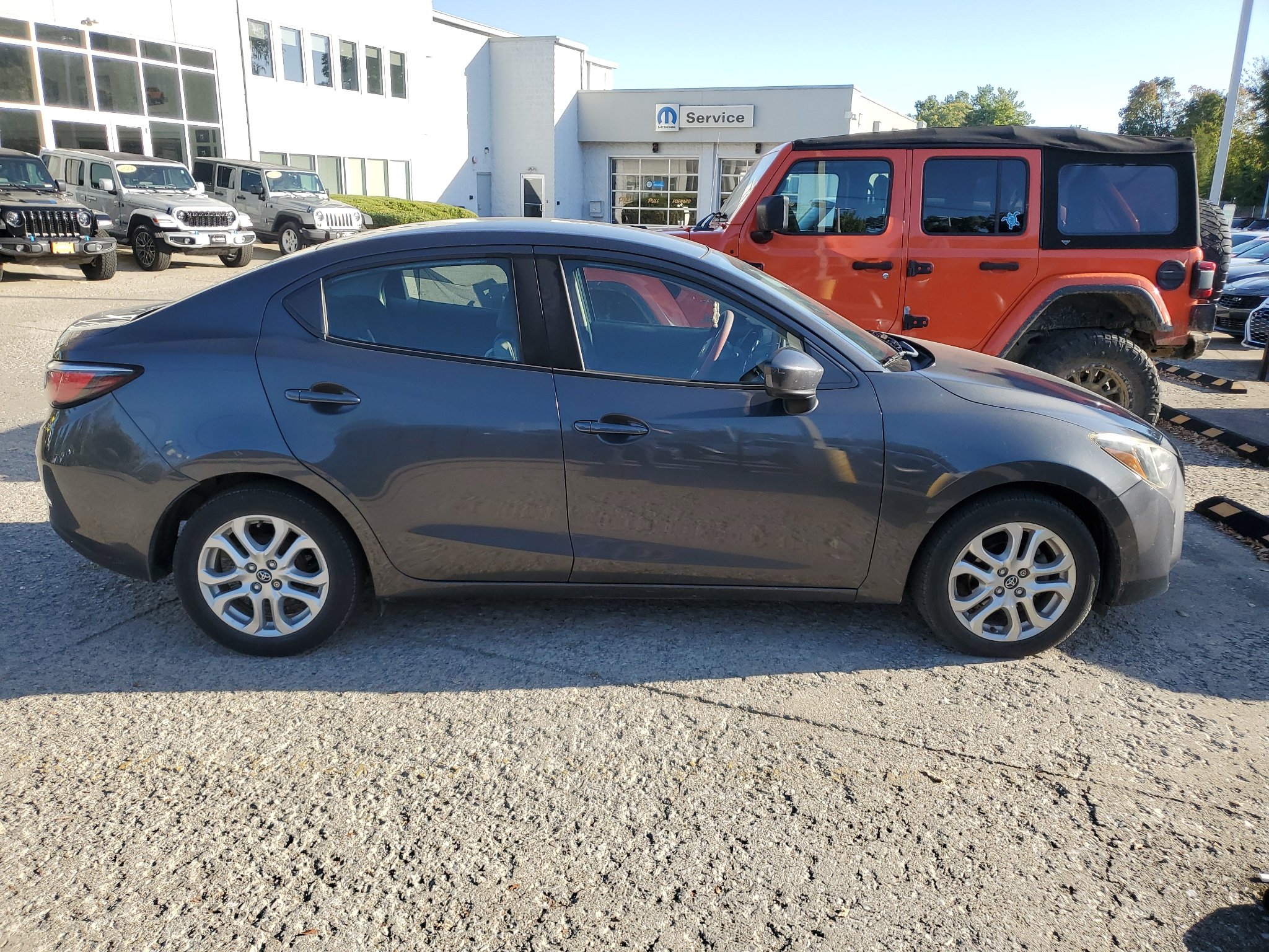 Used 2018 Graphite Toyota Base image 4
