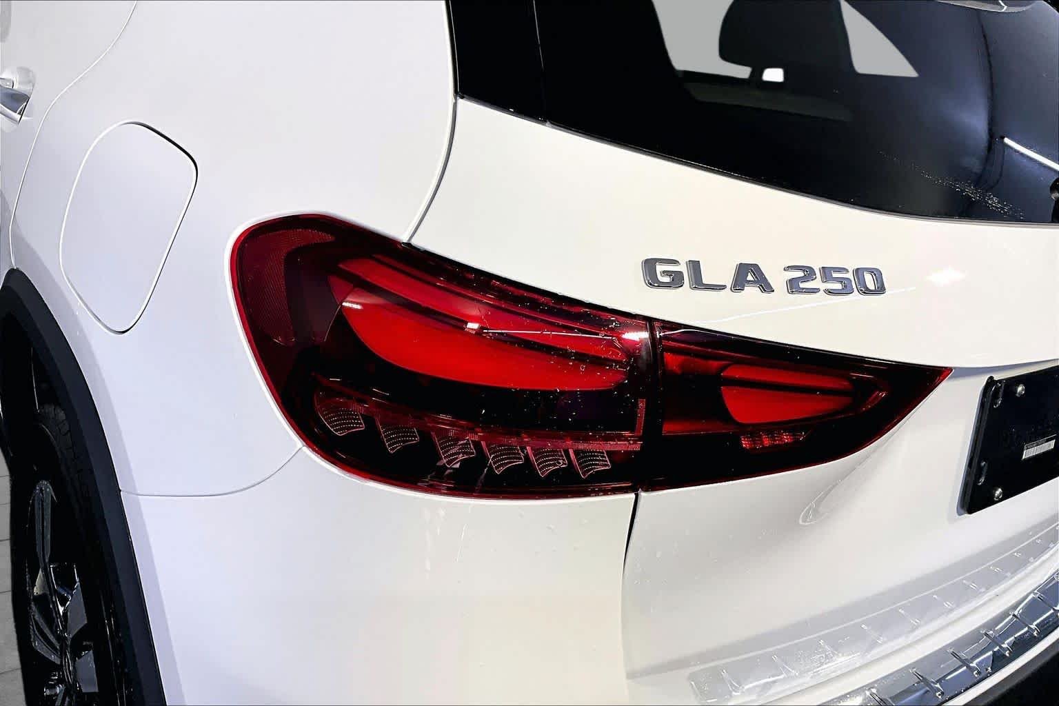 New 2026 Polar White Mercedes-Benz GLA 250 image 5