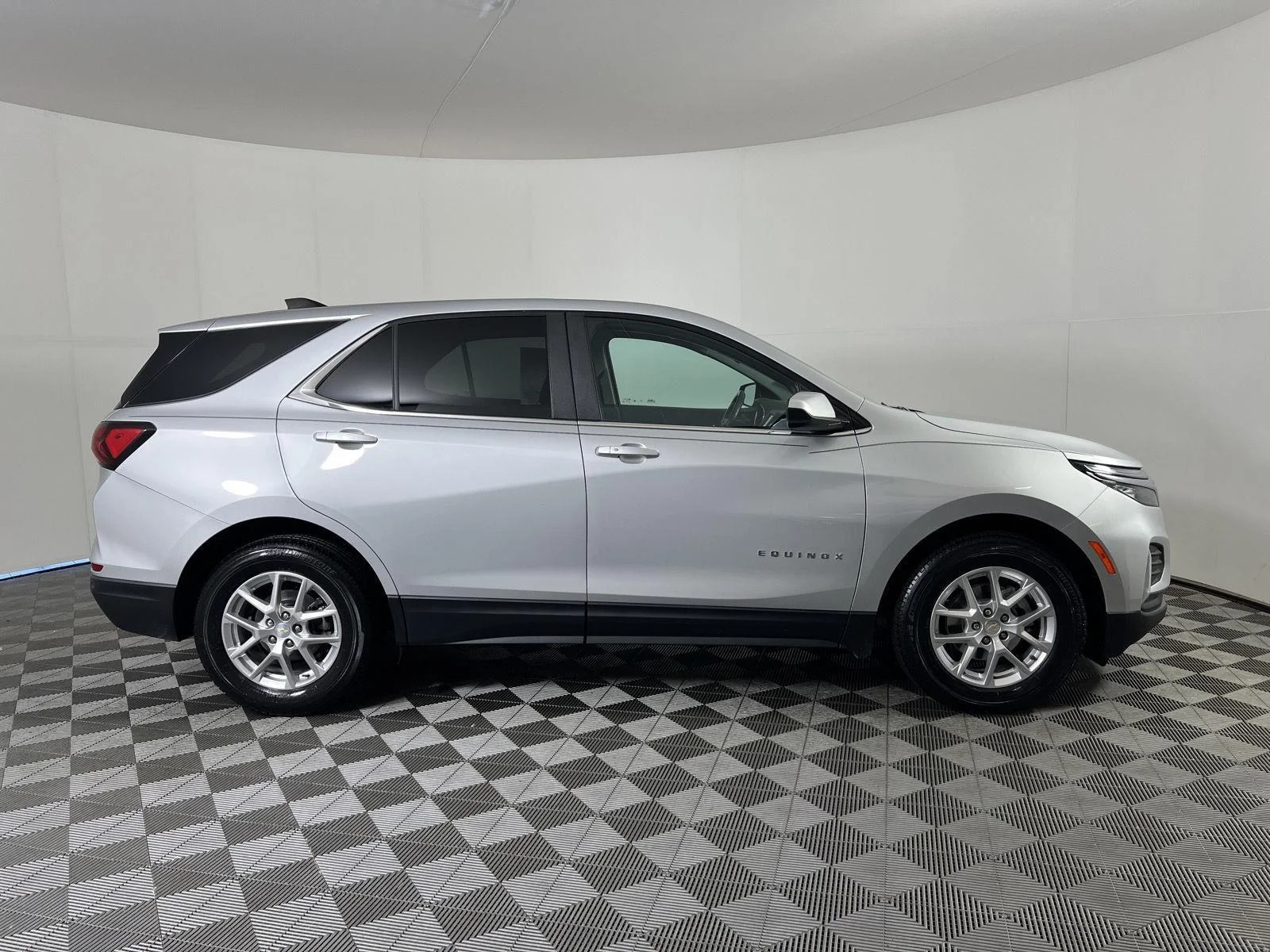 Used 2022 Silver Ice Metallic Chevrolet LT image 24