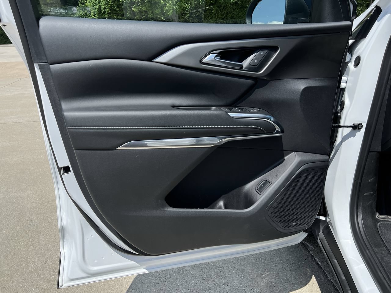 Used 2024 Summit White Chevrolet LT image 23