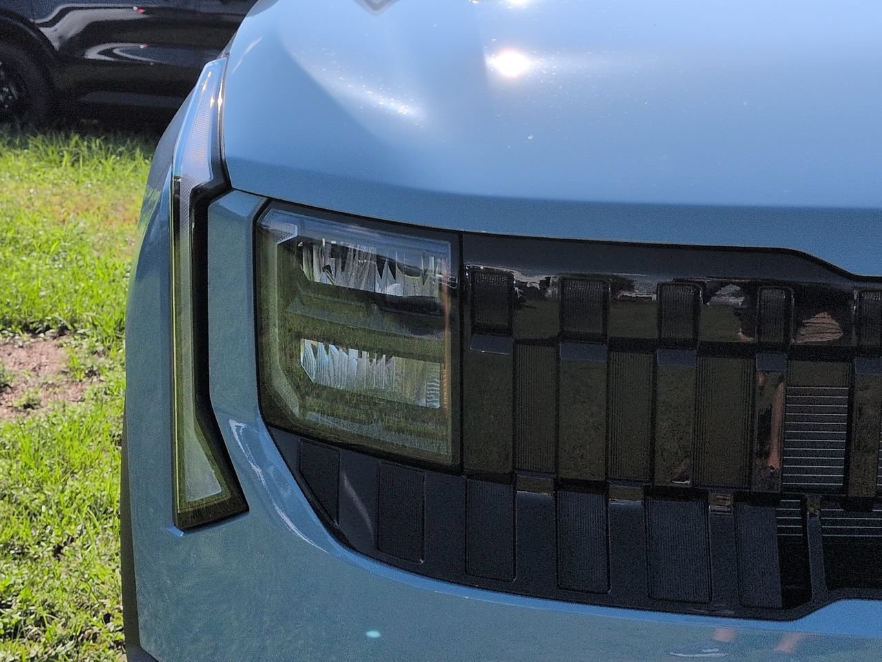 New 2027 Frost Blue / Black Roof Kia S image 10