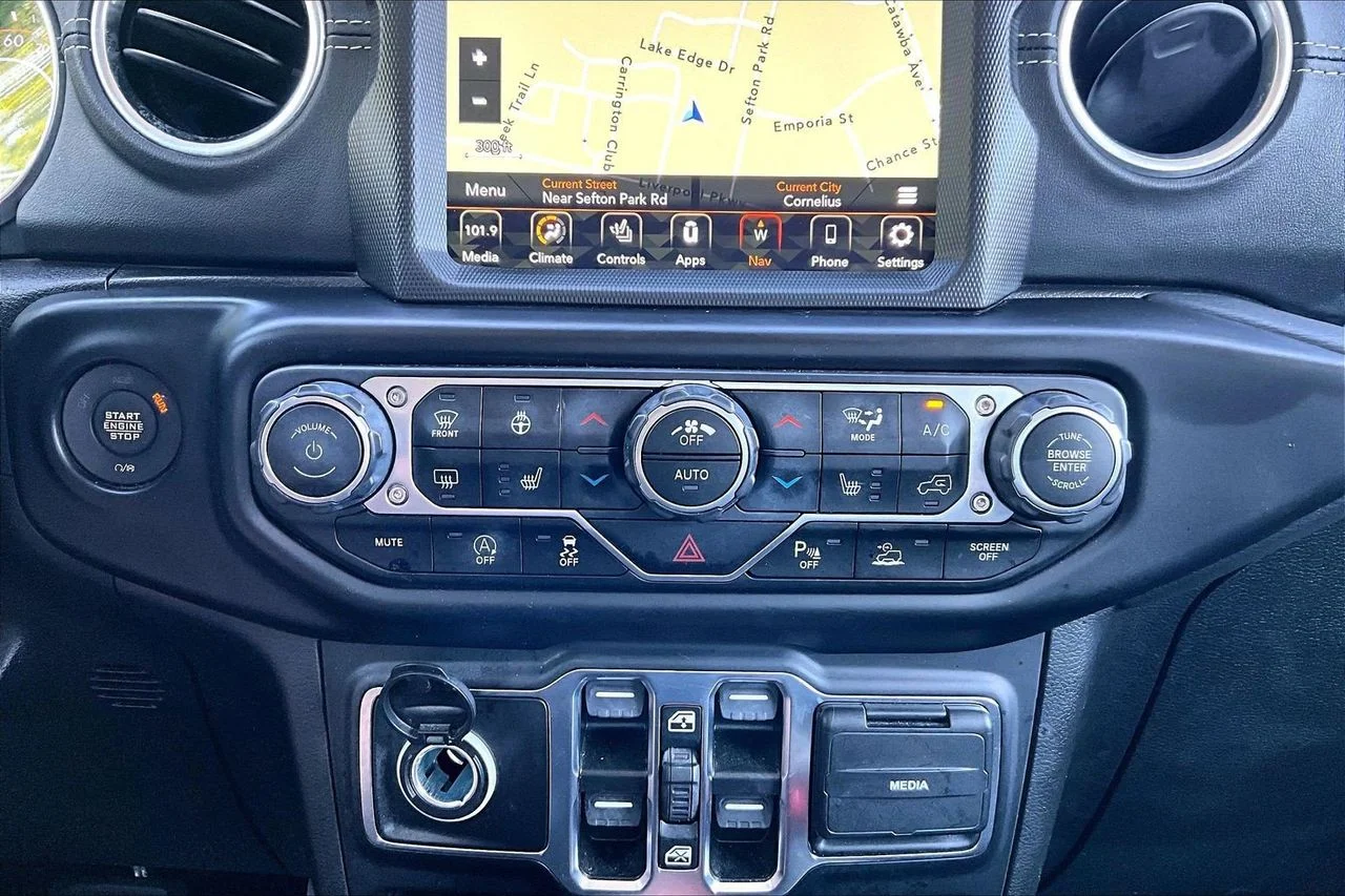 Used 2022 Green Jeep Overland image 18
