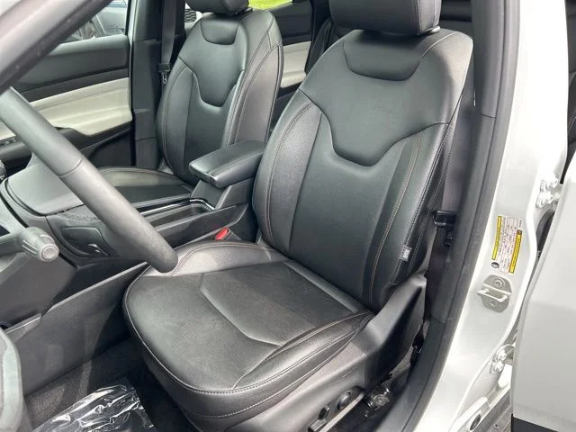 Used 2024 White Jeep Limited image 33