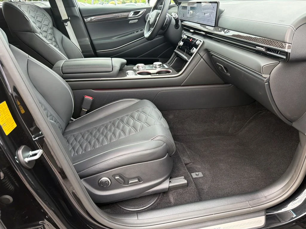 Used 2025 Black Genesis 3.5T e-SC image 13