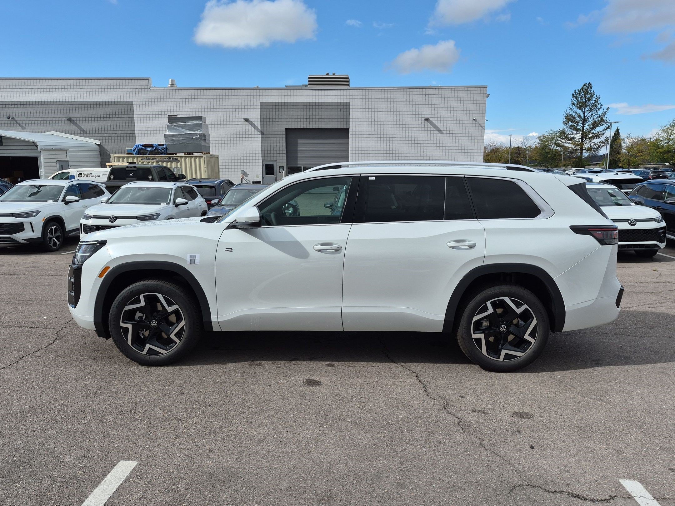 New 2027 Opal White Pearl Volkswagen SEL R-Line image 7