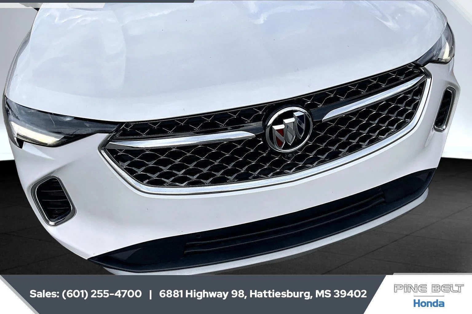 Used 2023 White Frost Tricoat Buick Avenir image 22