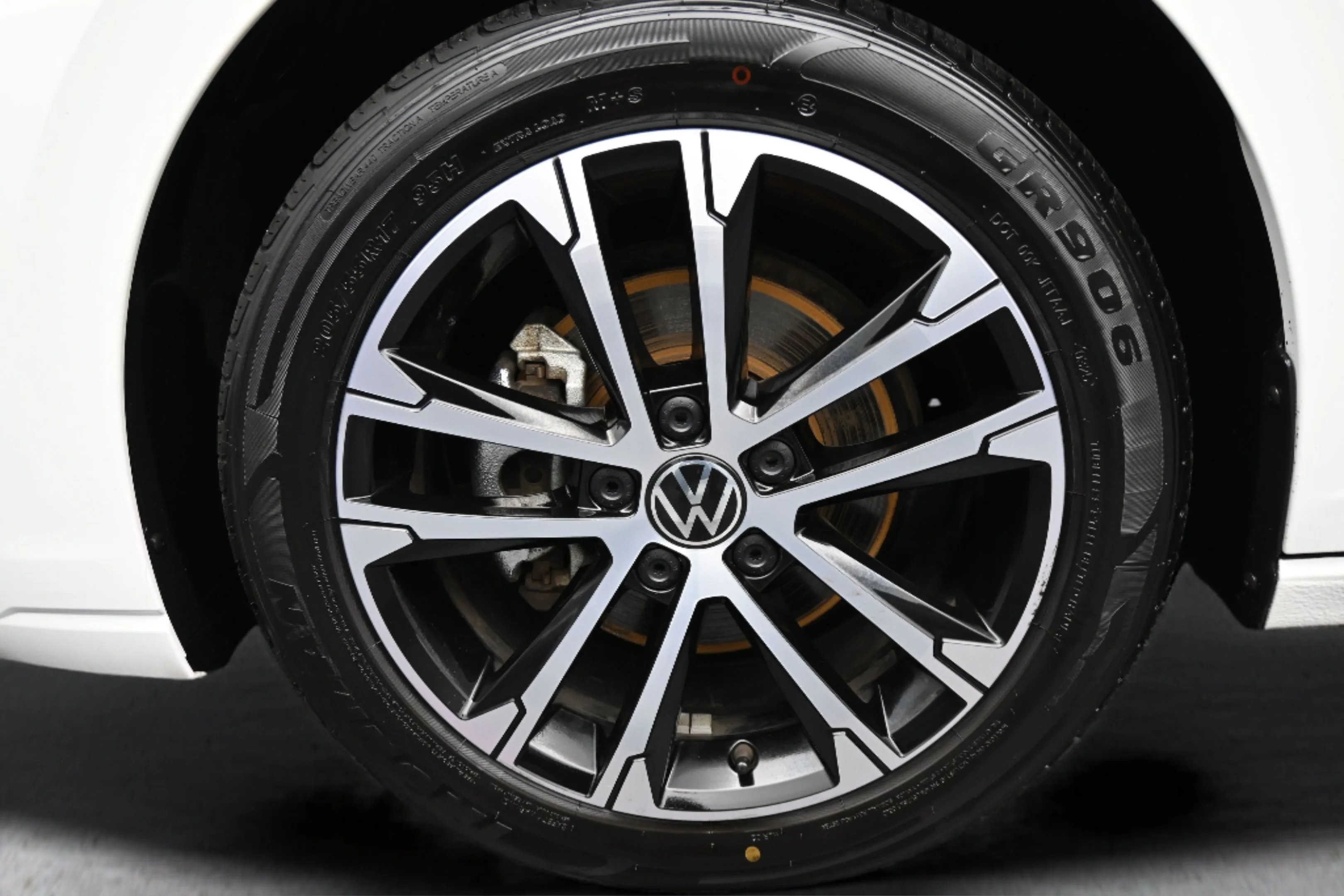 Used 2025 White Volkswagen Sport image 13