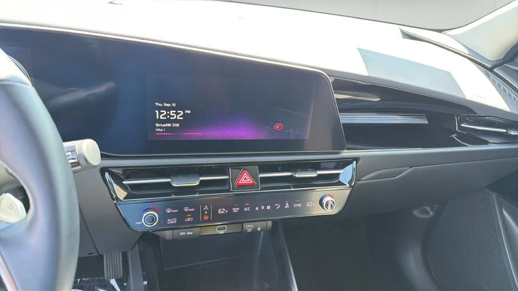Used 2023 Gray Kia Wind image 19