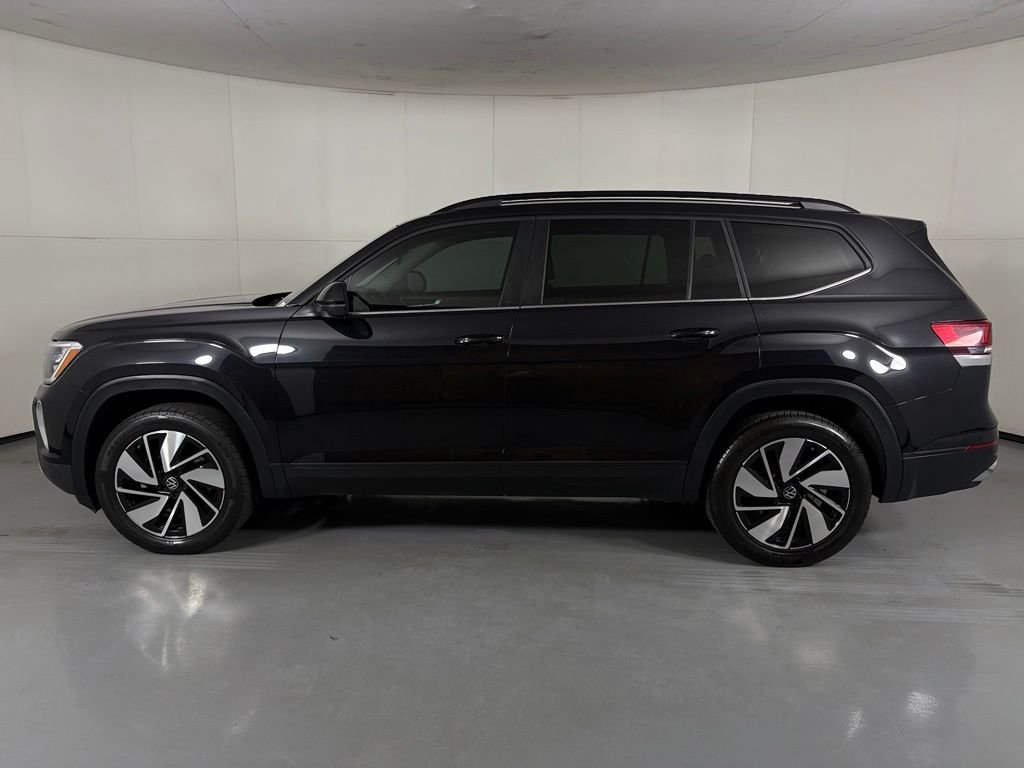 Used 2024 Black Volkswagen 2.0T SE w/Technology image 5