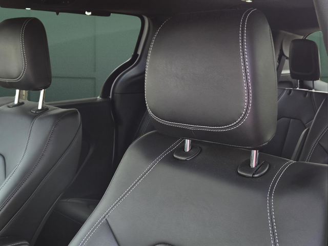 2026 Chrysler Pacifica Select - Photo 15