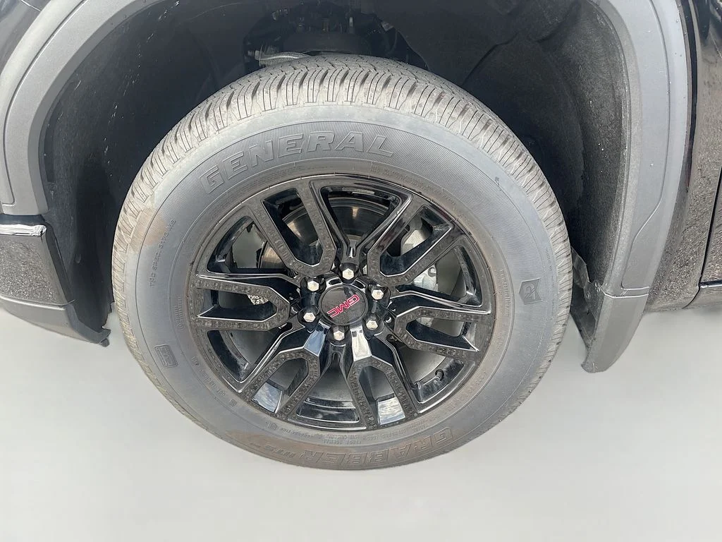 Used 2025 Onyx Black GMC Elevation image 33