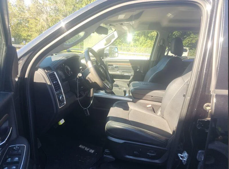 Used 2017 Brilliant Black Crystal Pearlcoat Ram Laramie image 7