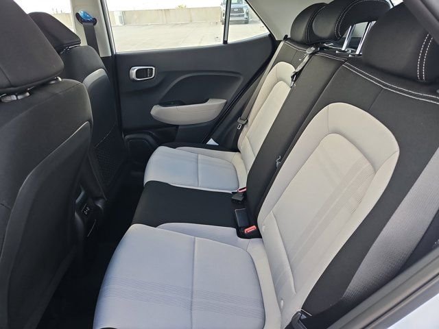 2025 Hyundai Venue SEL - Photo 11