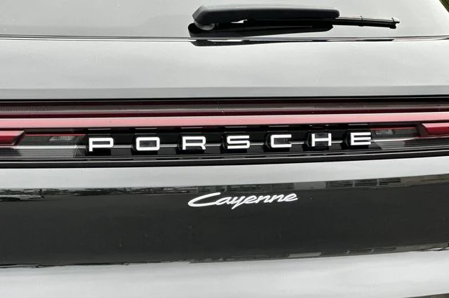 Used 2024  Porsche Base image 26