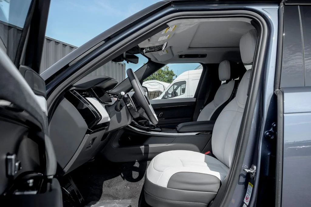 New 2027 Varesine Blue Land Rover Dynamic SE image 10