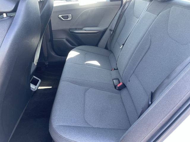 2025 Kia K4 LXS - Photo 29