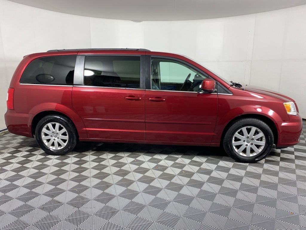 Used 2015 Red Chrysler LX image 2