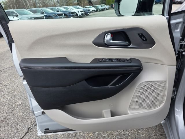 Used 2024 Silver Chrysler Touring L image 26